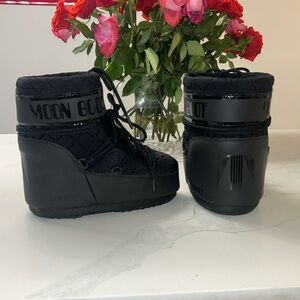 Moon Boot 
Style: icon quilted boots
Size: 36/38 eu